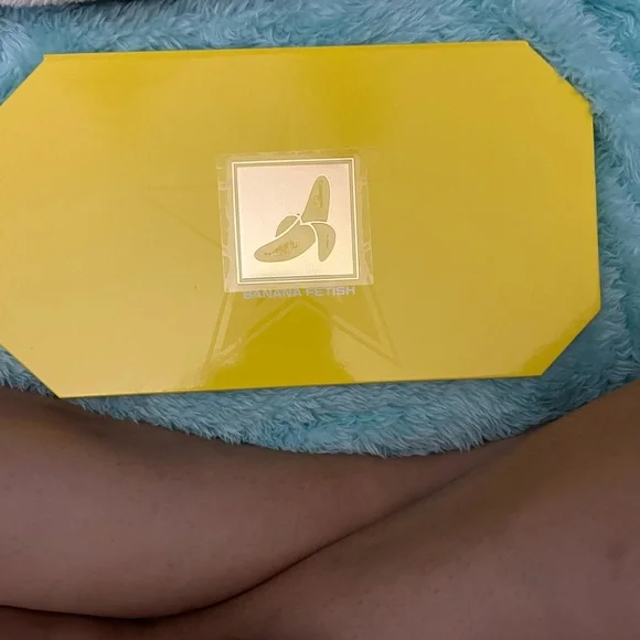 Jeffree Star Yellow Gold Eyeshadow Palette Vibrant Shades - Picture 2 of 3